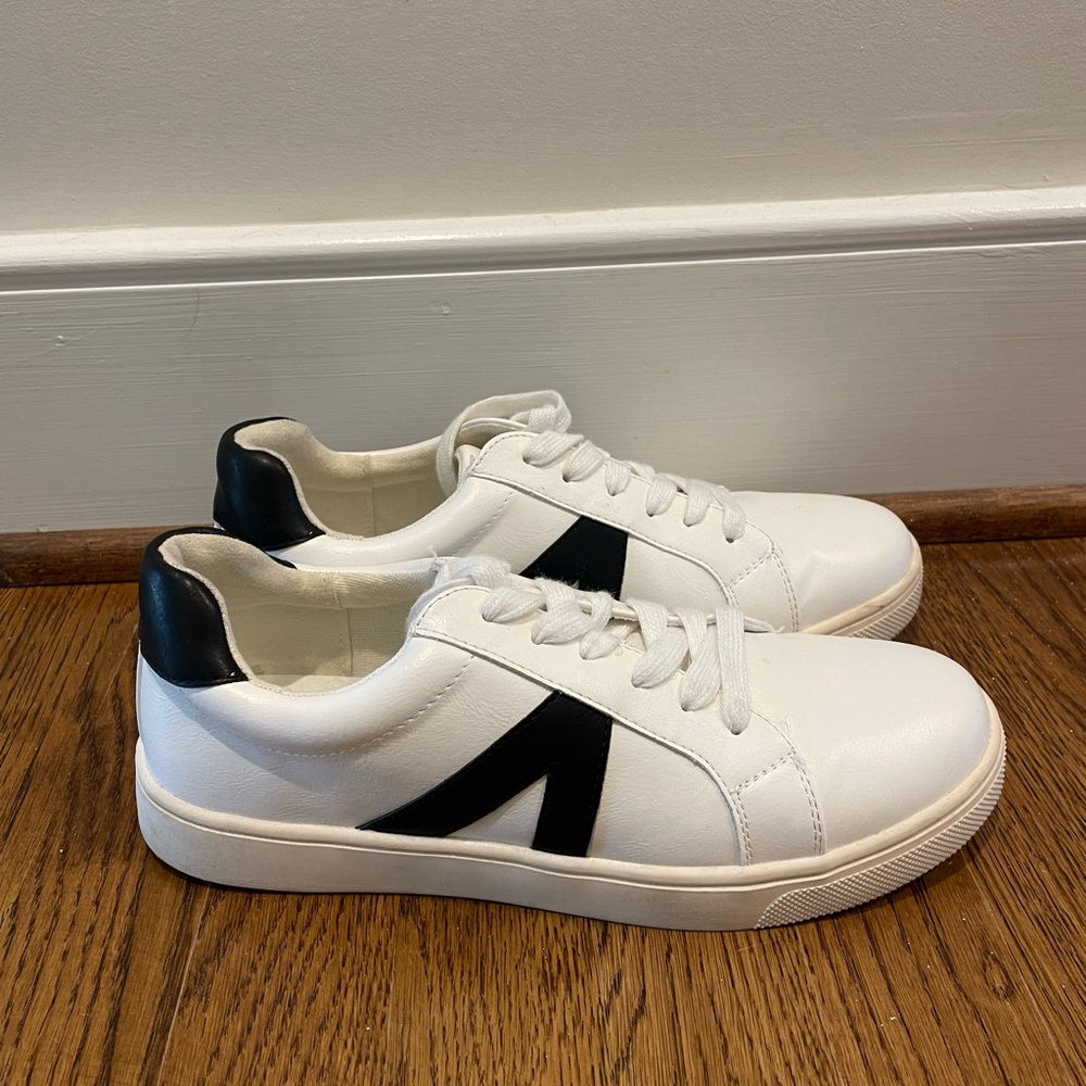 MIA tennis shoes